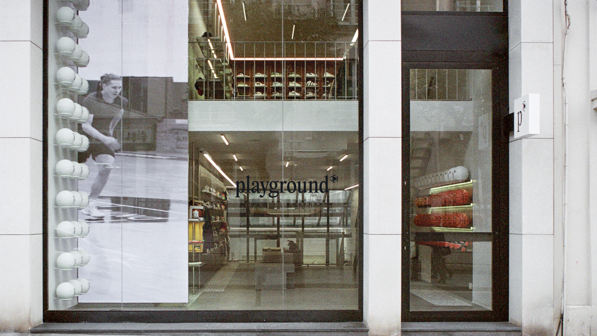Sport meets fashion: identity and website for a basketball store in Istanbul Sport meets fashion: identity and website for a basketball store in Istanbul